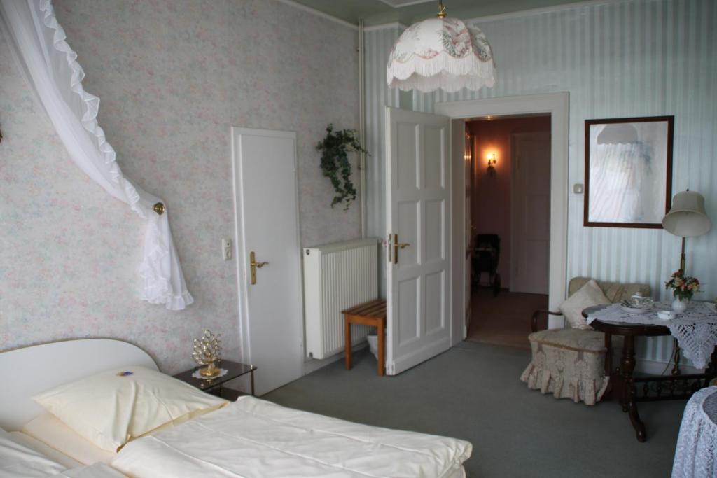 Hotel Villa Konigin Luise Bad Pyrmont Habitación foto