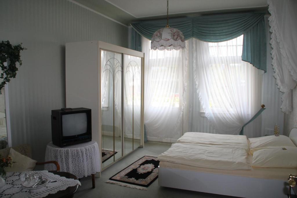 Hotel Villa Konigin Luise Bad Pyrmont Habitación foto