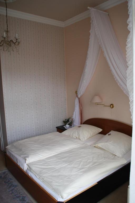 Hotel Villa Konigin Luise Bad Pyrmont Habitación foto